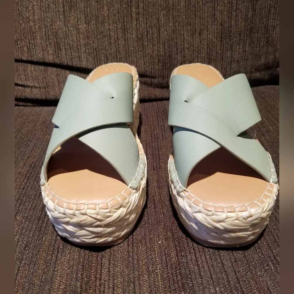 NWOT Splendid Luisa Women's 7.5M. Cross Strap Platforn Sandals Color Aqua Green